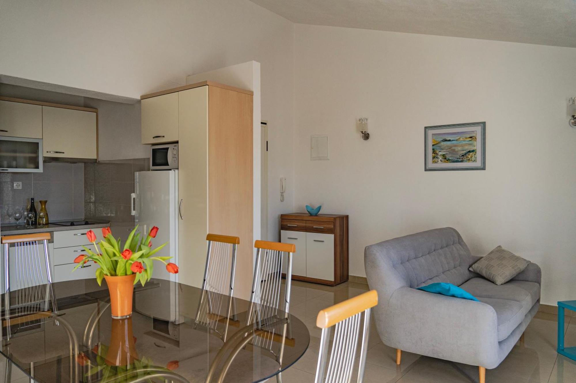Apartments Sara & Nina Omiš Extérieur photo