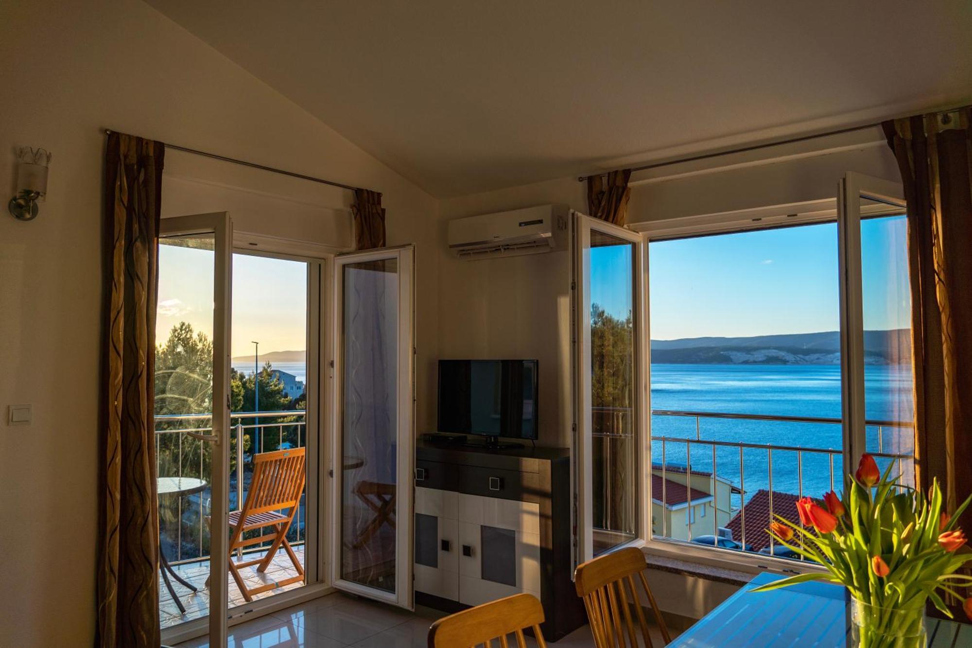 Apartments Sara & Nina Omiš Extérieur photo