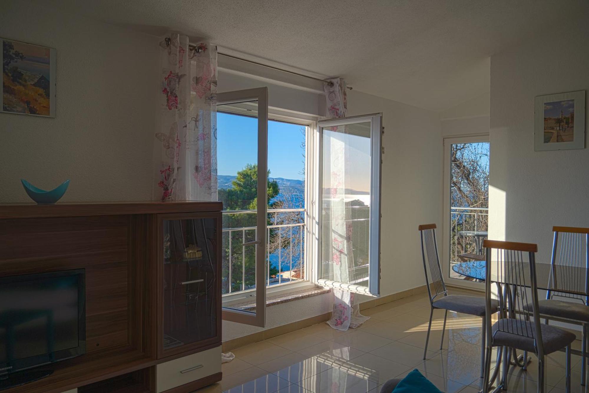 Apartments Sara & Nina Omiš Extérieur photo