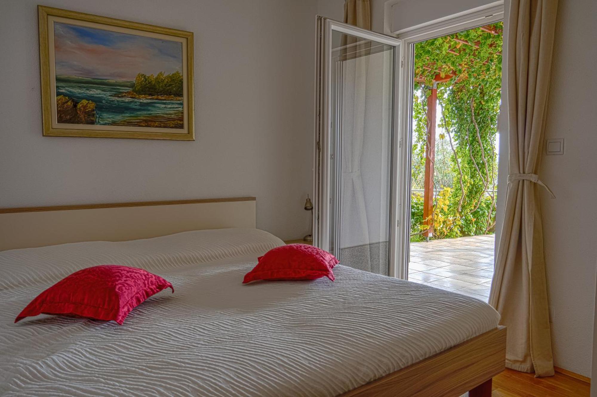 Apartments Sara & Nina Omiš Extérieur photo
