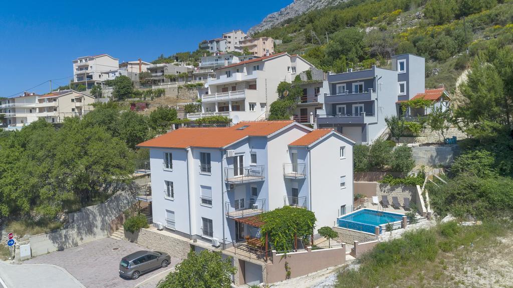 Apartments Sara & Nina Omiš Extérieur photo