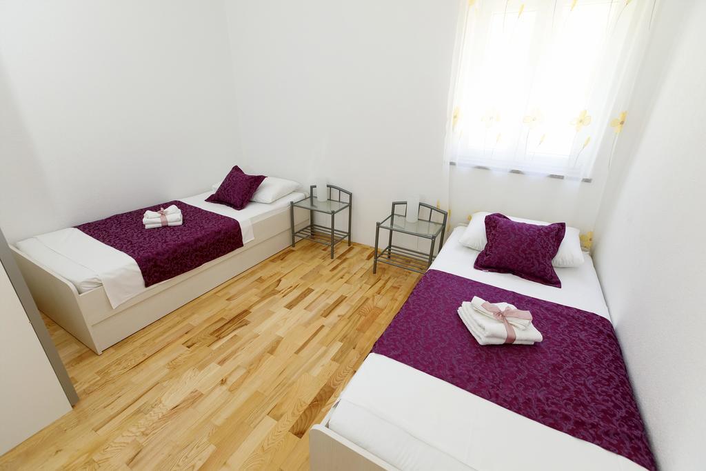 Apartments Sara & Nina Omiš Extérieur photo