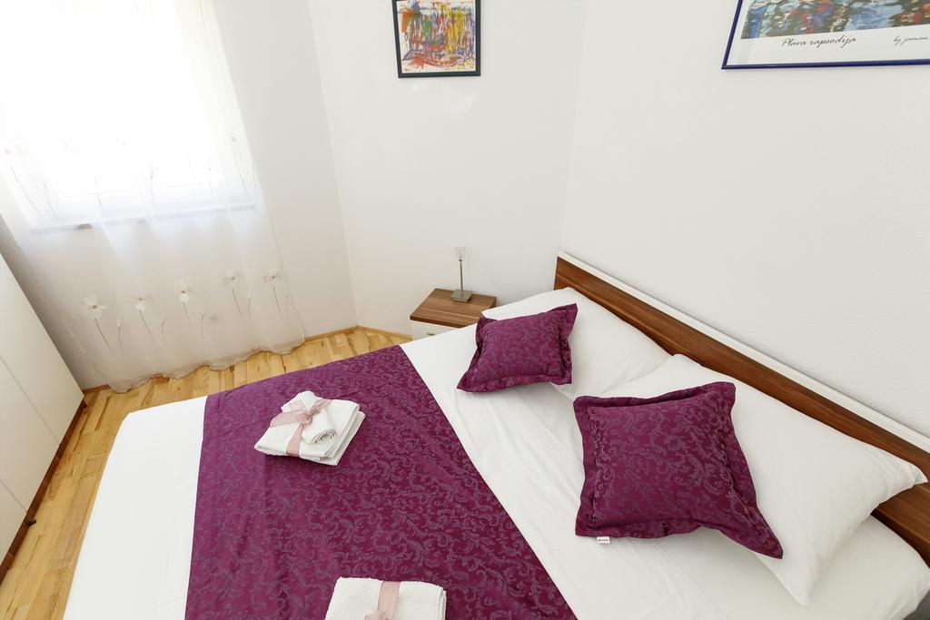 Apartments Sara & Nina Omiš Extérieur photo
