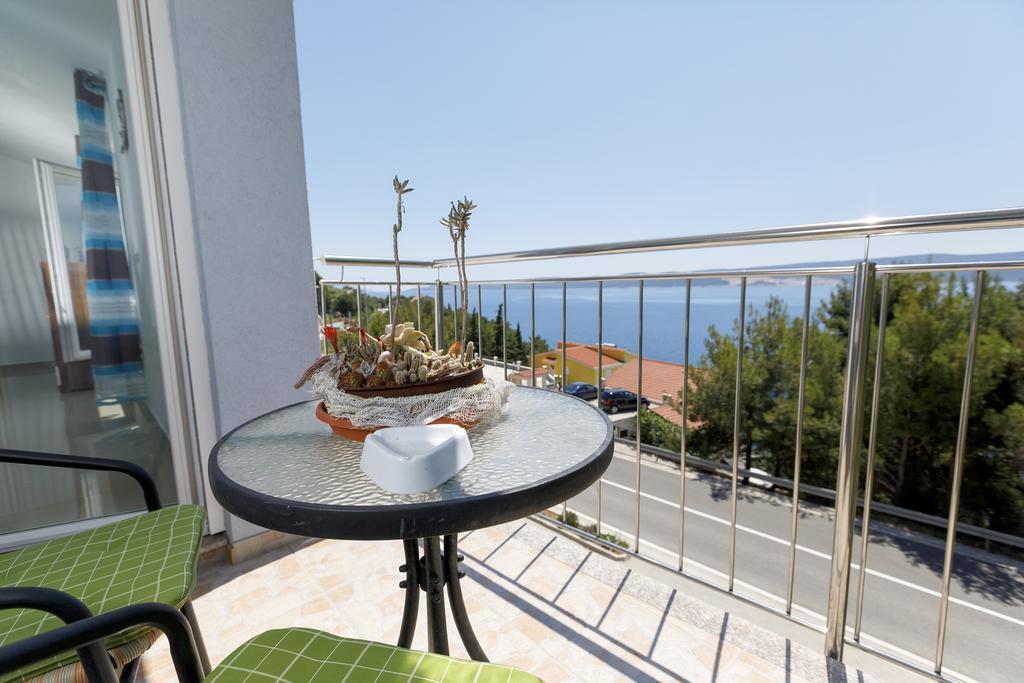 Apartments Sara & Nina Omiš Extérieur photo