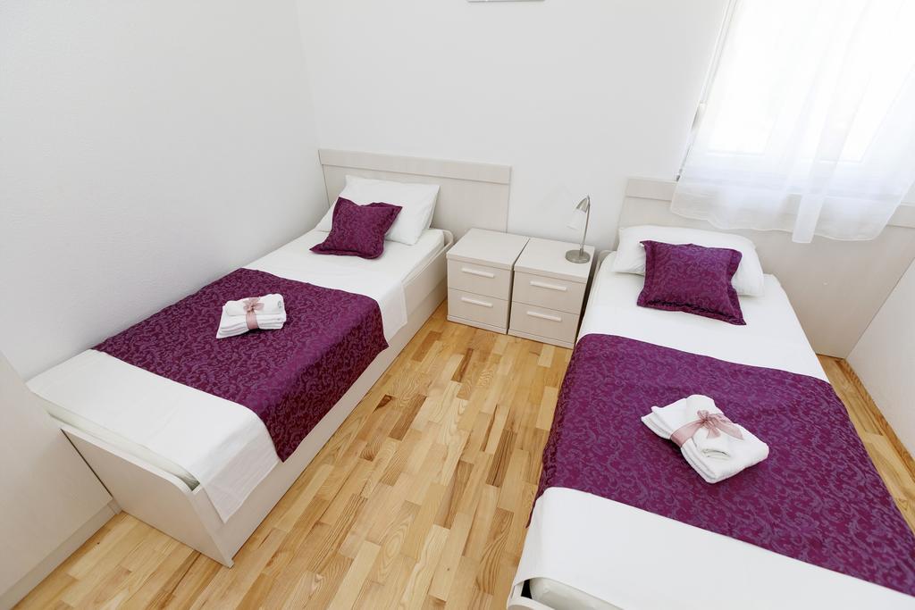 Apartments Sara & Nina Omiš Extérieur photo