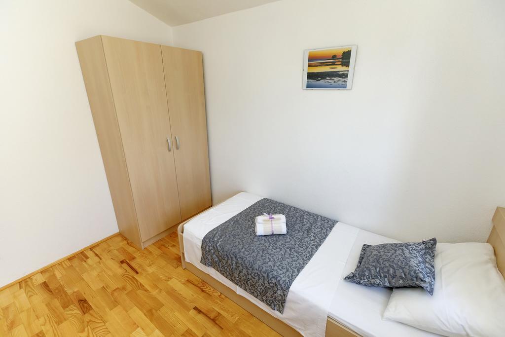 Apartments Sara & Nina Omiš Extérieur photo