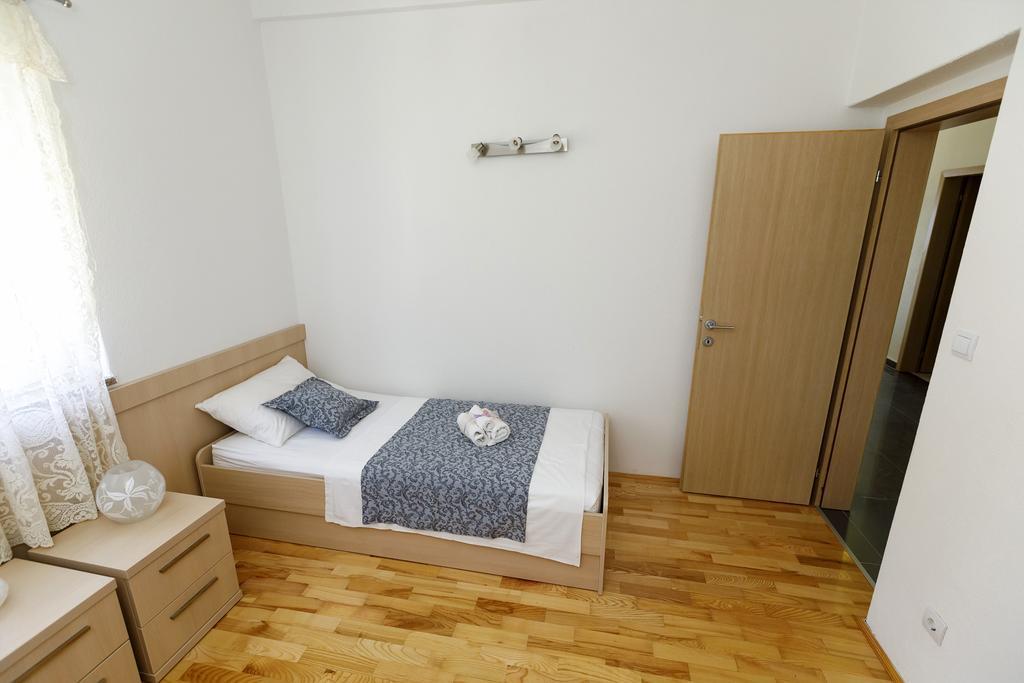 Apartments Sara & Nina Omiš Extérieur photo
