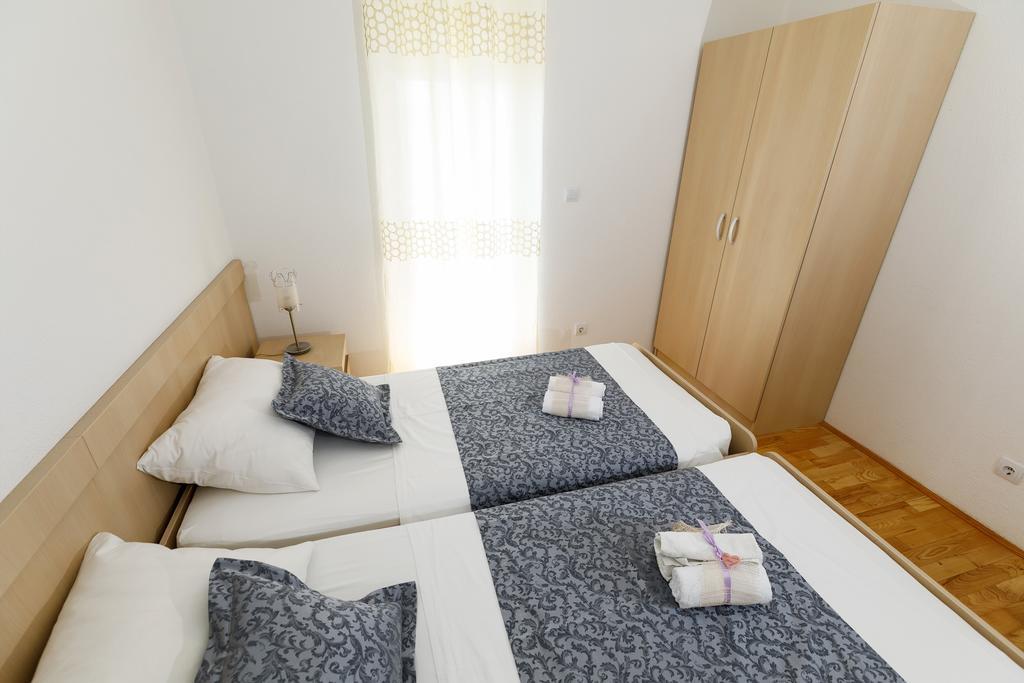 Apartments Sara & Nina Omiš Extérieur photo