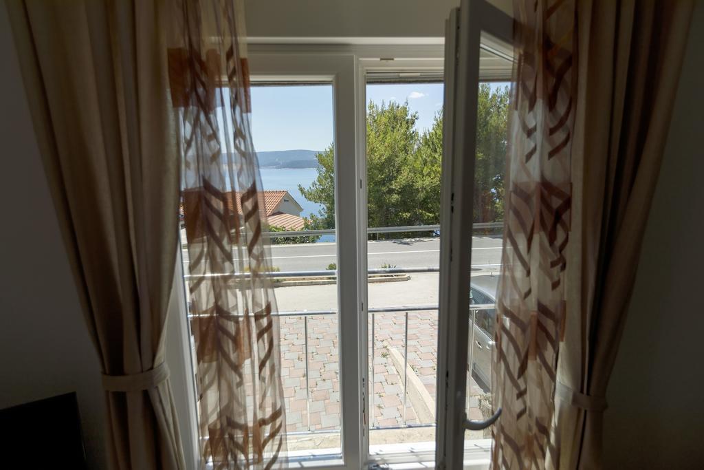 Apartments Sara & Nina Omiš Extérieur photo